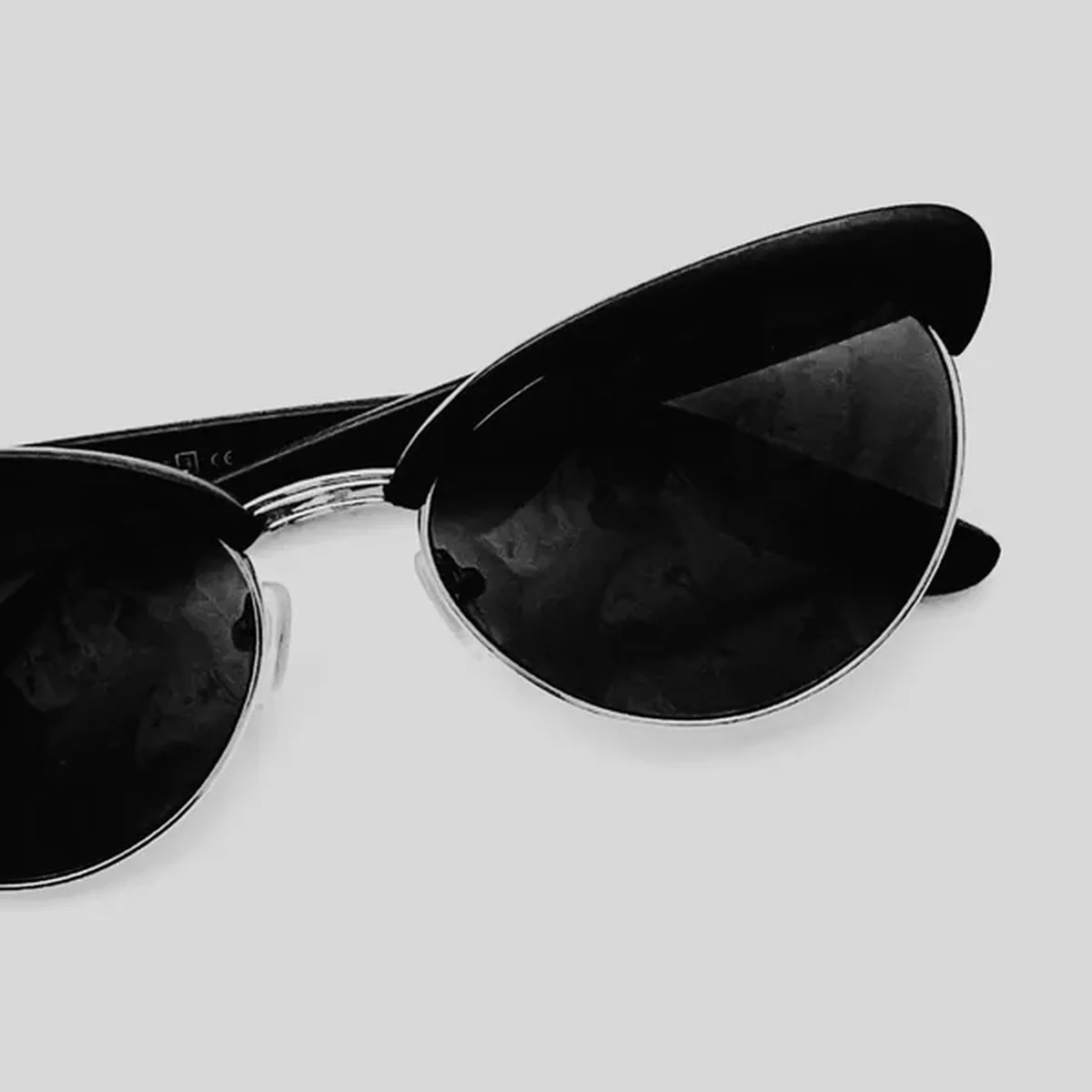 Vela Browline chrome rim detail