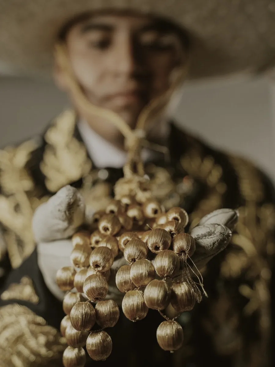 Gold thread, 60 hours