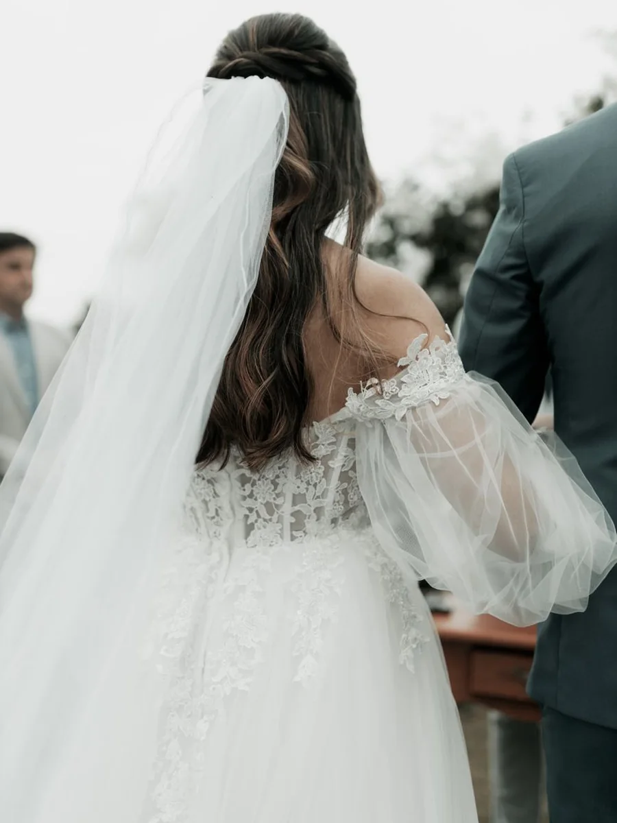 Fingertip Pearl Veil