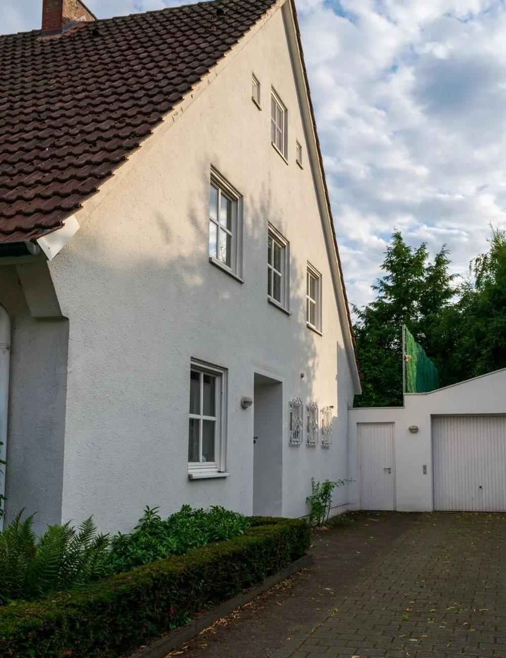Garage & Driveway