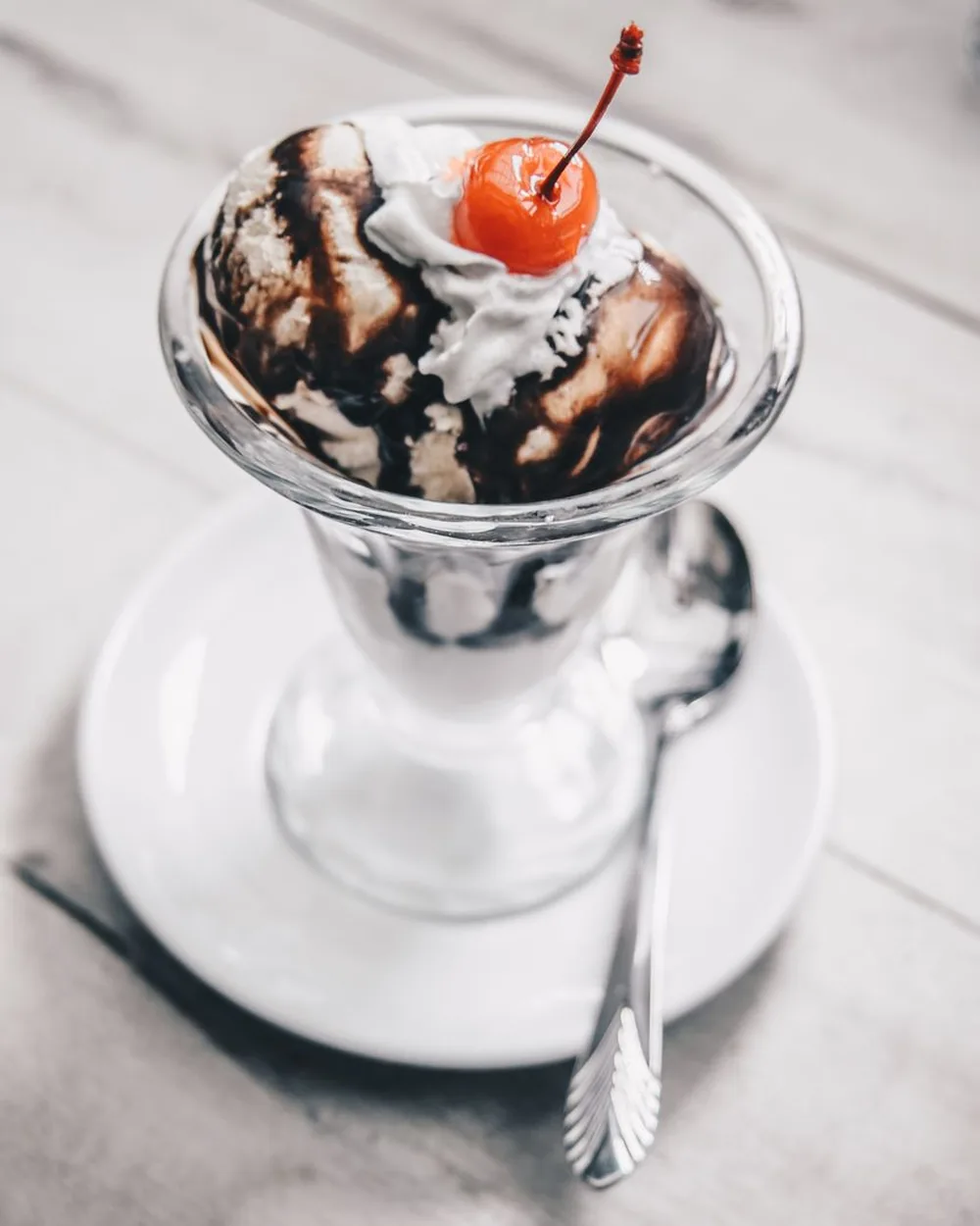 Hot fudge sundae
