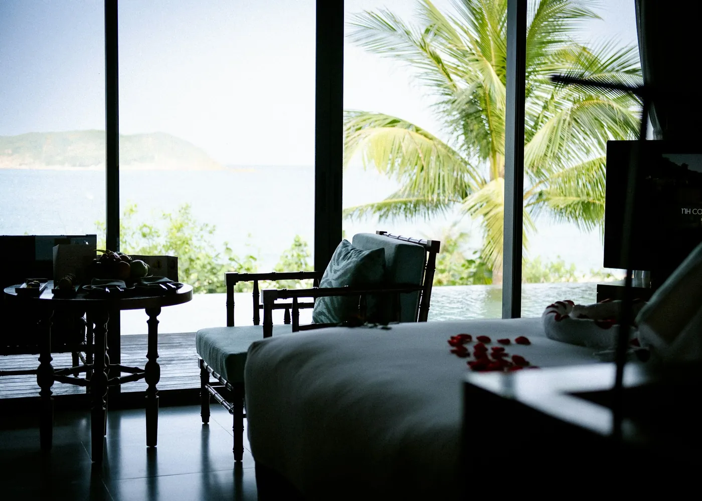 Ocean Room bed and sea view