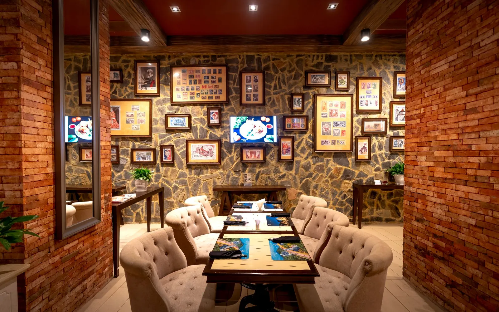 Guests sharing pizza at a restaurant table