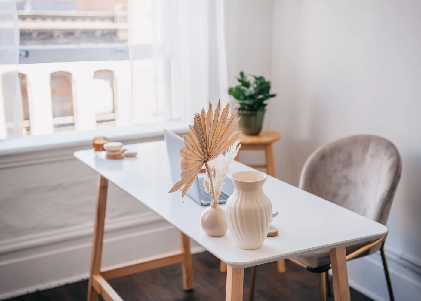 Ledger Desk