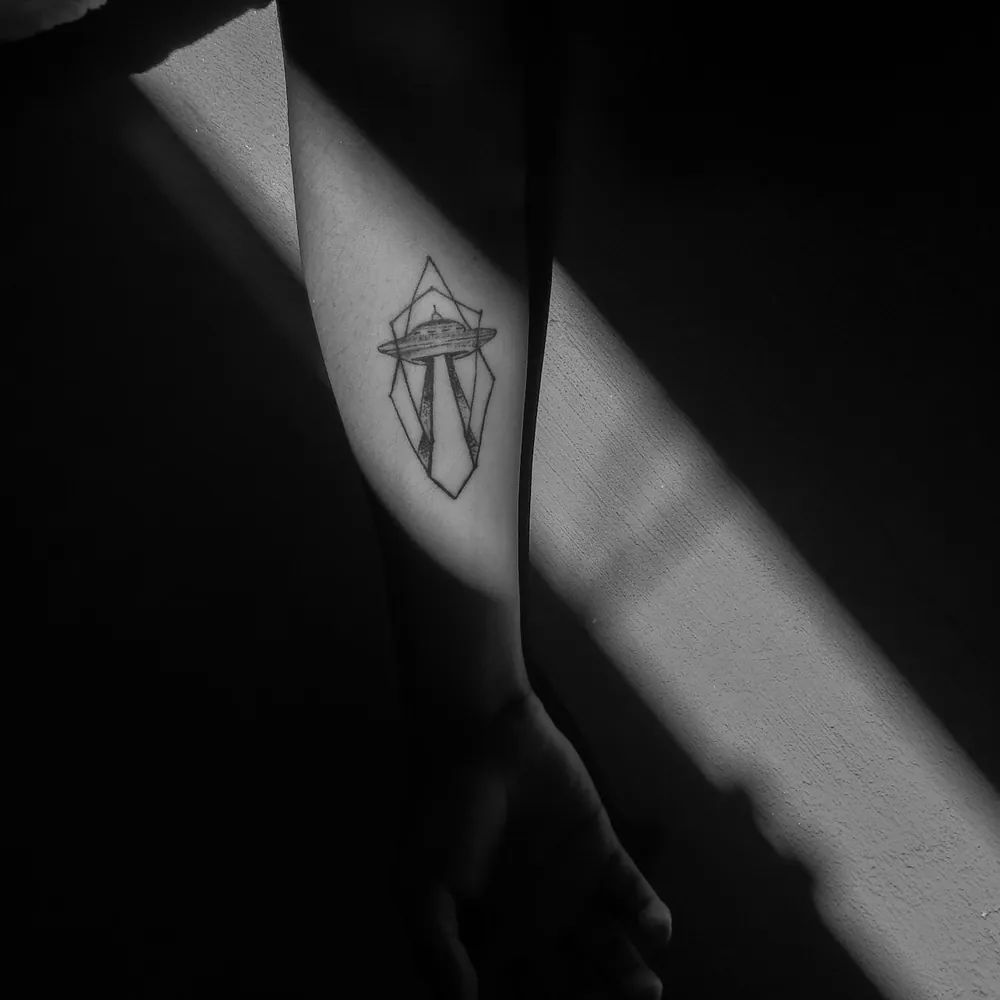 Lioness in bloom, Fine-line tattoo on the Upper arm by Mara D'Souza