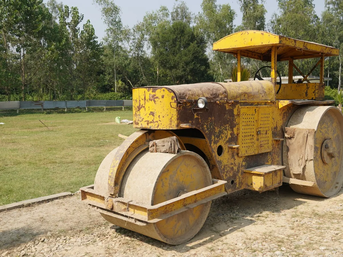 Vibratory roller
