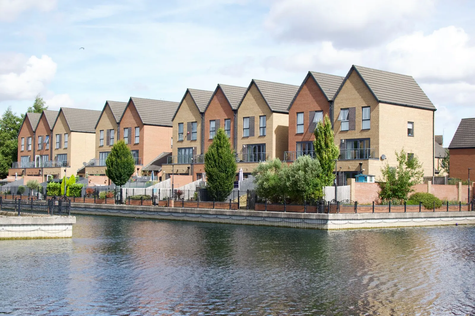 Lakeside Row Townhouses