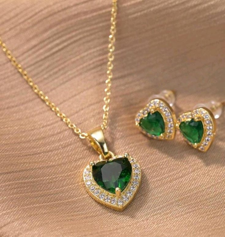 The Ocean Pendant With Link Chain